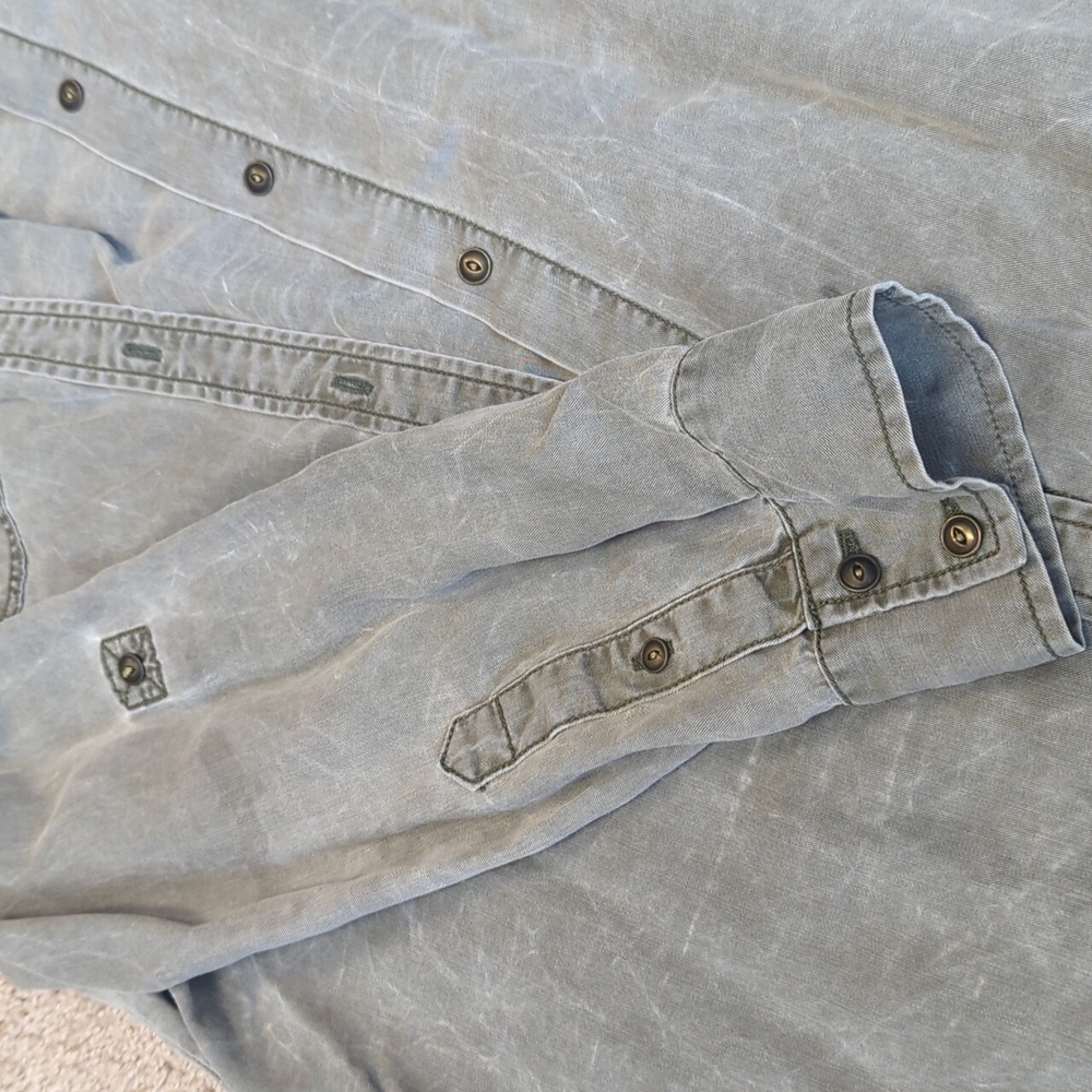 *LAST CHANCE* Express Boyfriend-fit Button Down - Picture 3 of 5